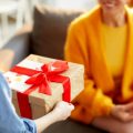 give the best gifts for new moms