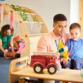 How to choose the best day care and child care in the UK