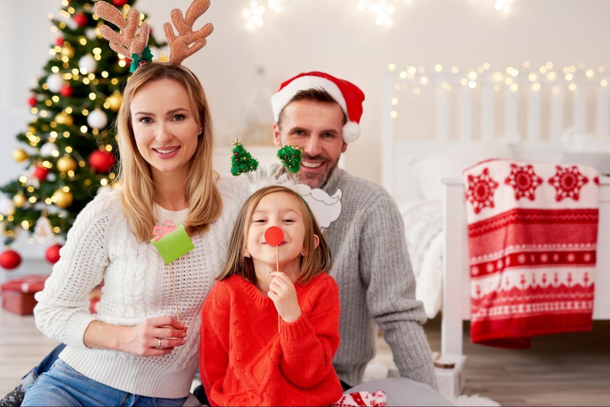 7 Fun Activities To Do With Your Family On Christmas - Famous Parenting