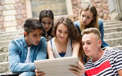 Helping Your Teen Navigate Virtual Friendships in the Digital Age